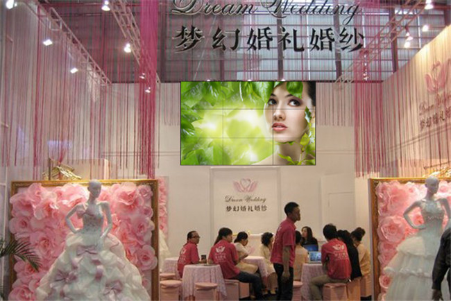 婚紗觸摸導購展示-廣州磐眾智能科技有限公司